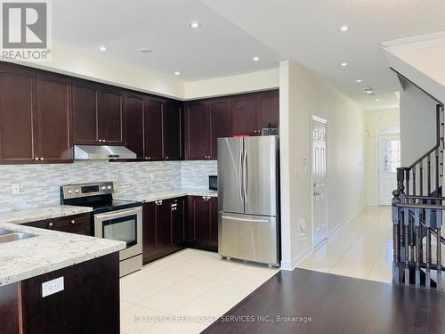 178 Sky Harbour Drive, Brampton, ON - Indoor Photo Showing Kitchen With Upgraded Kitchen