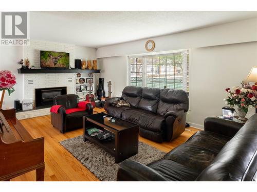1820 Abbott Street, Kelowna, BC - Indoor Photo Showing Living Room With Fireplace