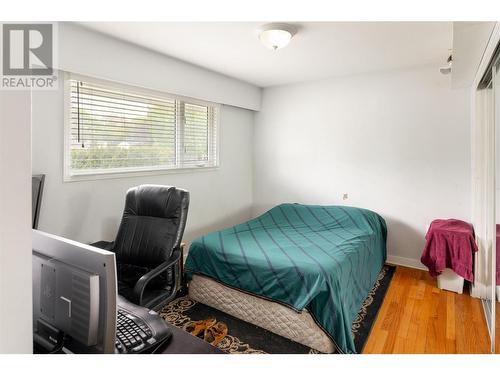 1820 Abbott Street, Kelowna, BC - Indoor Photo Showing Bedroom