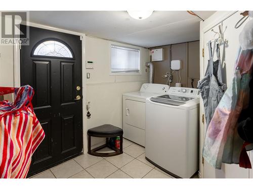 1820 Abbott Street, Kelowna, BC - Indoor Photo Showing Laundry Room