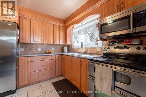 7525 Langworthy Drive, Mississauga, ON - Indoor Photo Showing Kitchen With Stainless Steel Kitchen