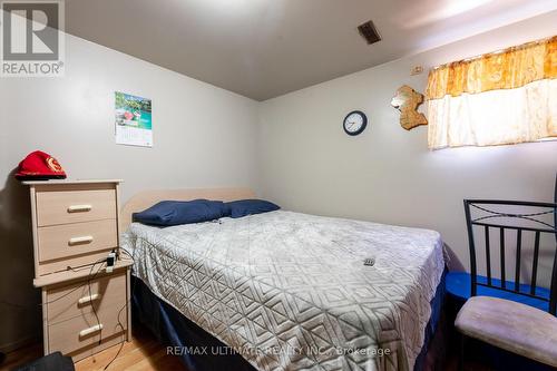 7525 Langworthy Drive, Mississauga, ON - Indoor Photo Showing Bedroom
