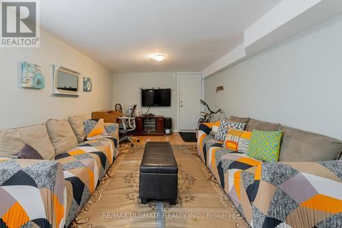 7525 Langworthy Drive, Mississauga, ON - Indoor Photo Showing Living Room
