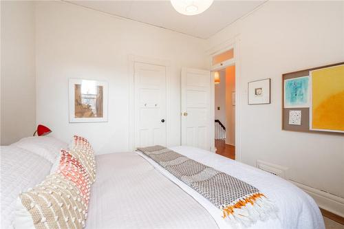 143 Wentworth Street N, Hamilton, ON - Indoor Photo Showing Bedroom