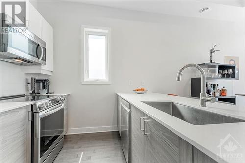 513 Crescendo Private, Ottawa, ON - Indoor Photo Showing Kitchen
