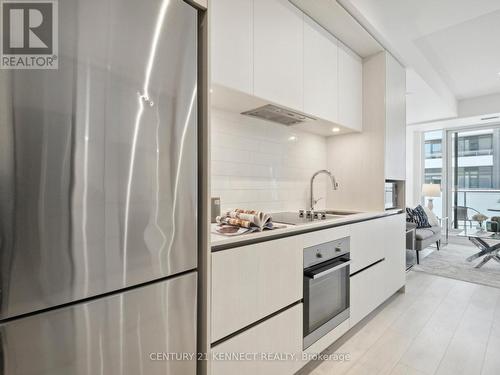 1013 - 34 Tubman Avenue W, Toronto, ON - Indoor Photo Showing Kitchen With Upgraded Kitchen