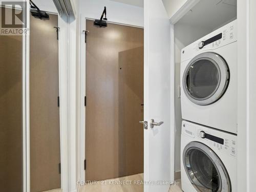 1013 - 34 Tubman Avenue W, Toronto, ON - Indoor Photo Showing Laundry Room