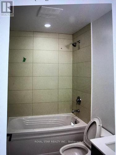 1507 - 426 University Avenue, Toronto, ON - Indoor Photo Showing Bathroom