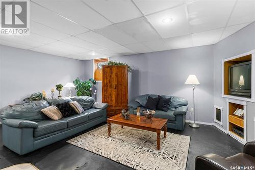 219 Flavelle Crescent, Saskatoon, SK - Indoor Photo Showing Living Room