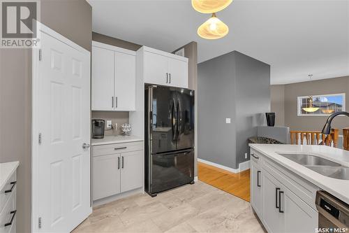 1114 Wright Way, Saskatoon, SK - Indoor Photo Showing Kitchen With Double Sink