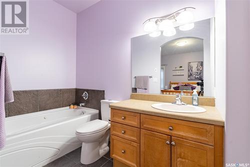 1114 Wright Way, Saskatoon, SK - Indoor Photo Showing Bathroom