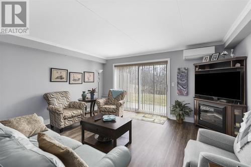 313 Macdonald Ave # 105, Sault Ste. Marie, ON - Indoor Photo Showing Living Room