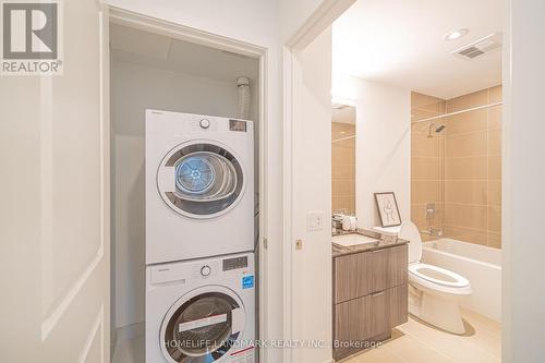 5001 - 395 Bloor Street E, Toronto, ON - Indoor Photo Showing Laundry Room