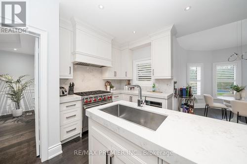 66 Benville Crescent, Aurora, ON - Indoor Photo Showing Kitchen