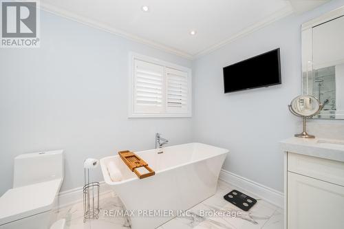 66 Benville Crescent, Aurora, ON - Indoor Photo Showing Bathroom