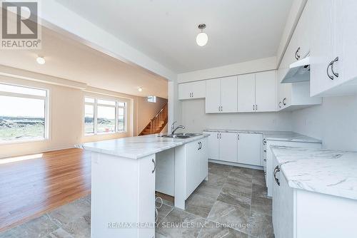 2 Tamworth Terrace, Barrie, ON - Indoor Photo Showing Kitchen