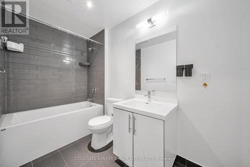 1612 - 65 Speers Road, Oakville, ON - Indoor Photo Showing Bathroom