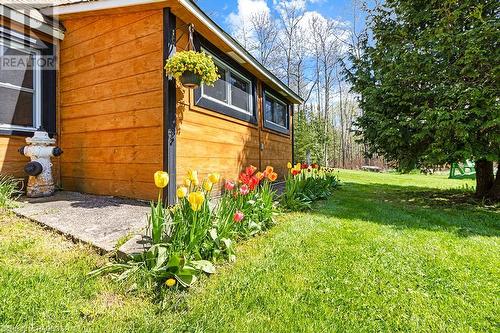 Beautiful gardens all throughout! - 710 West Road, Northern Bruce Peninsula, ON - Outdoor