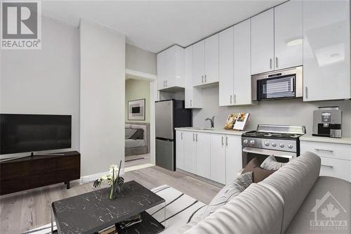 Photo has been virtually staged - 185 Rochester Street, Ottawa, ON - Indoor Photo Showing Kitchen