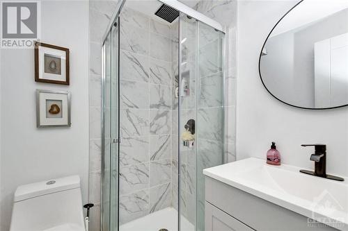 185 Rochester Street, Ottawa, ON - Indoor Photo Showing Bathroom