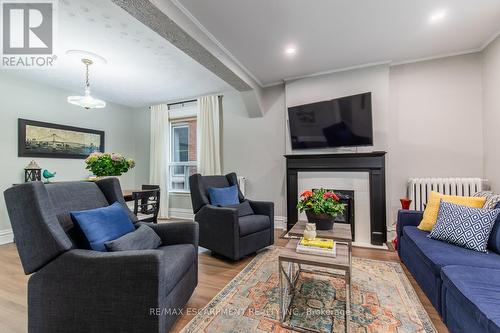 463 Charlton Avenue W, Hamilton, ON - Indoor Photo Showing Living Room With Fireplace