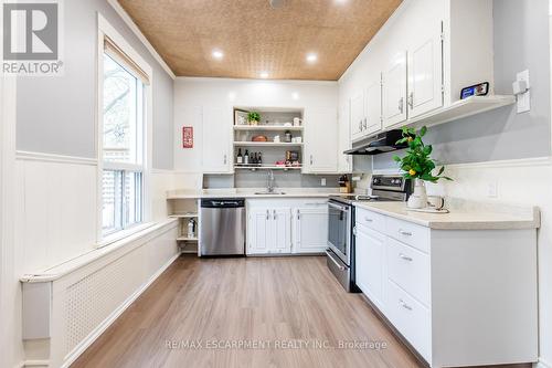 463 Charlton Avenue W, Hamilton, ON - Indoor Photo Showing Kitchen
