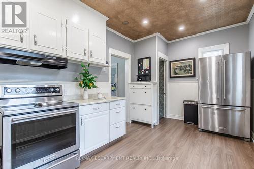 463 Charlton Avenue W, Hamilton, ON - Indoor Photo Showing Kitchen