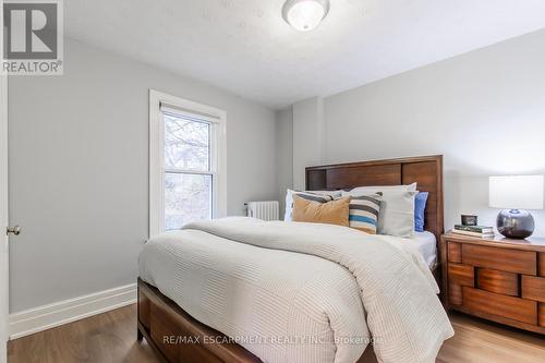 463 Charlton Avenue W, Hamilton, ON - Indoor Photo Showing Bedroom