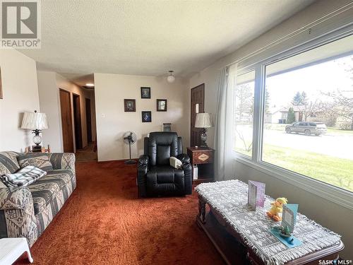 517 2Nd Avenue W, Meadow Lake, SK - Indoor Photo Showing Living Room