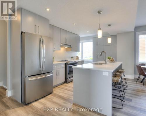 27 - 54 Bridge Street W, Kitchener, ON - Indoor Photo Showing Kitchen With Upgraded Kitchen