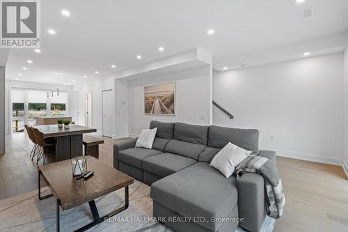 29 Rockmount Crescent, Gravenhurst, ON - Indoor Photo Showing Living Room