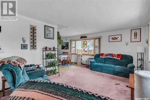 105 Jackson Avenue, Aberdeen, SK - Indoor Photo Showing Living Room