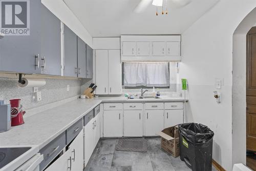 620 Wellington St E, Sault Ste. Marie, ON - Indoor Photo Showing Kitchen With Double Sink