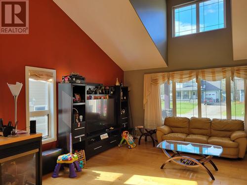 780 Sandy Beach Road, Vanderhoof, BC - Indoor Photo Showing Living Room