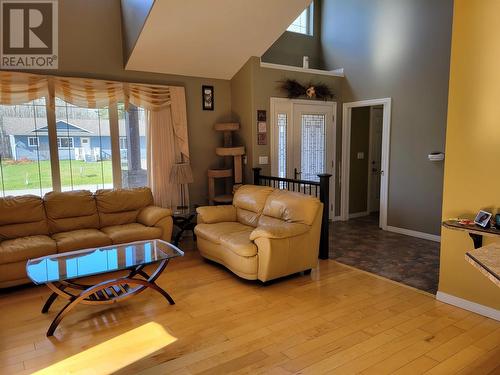 780 Sandy Beach Road, Vanderhoof, BC - Indoor Photo Showing Living Room