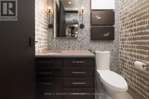706 - 377 Madison Avenue, Toronto, ON - Indoor Photo Showing Bathroom