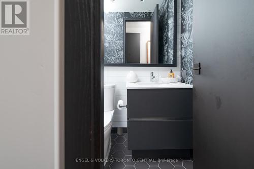 706 - 377 Madison Avenue, Toronto, ON - Indoor Photo Showing Bathroom