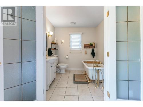 3575 Valleyview Road, Penticton, BC - Indoor Photo Showing Bathroom
