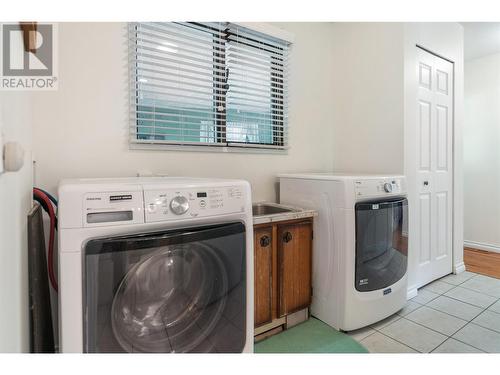 3575 Valleyview Road, Penticton, BC - Indoor Photo Showing Laundry Room