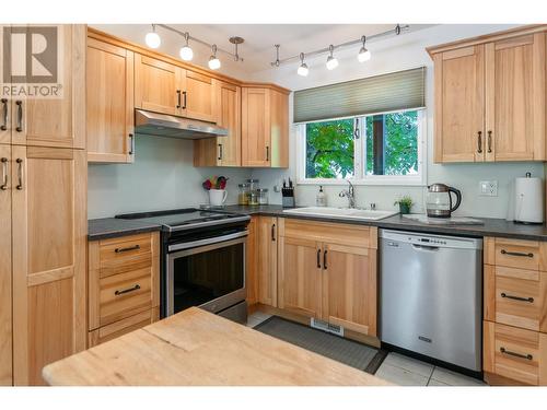 3575 Valleyview Road, Penticton, BC - Indoor Photo Showing Kitchen