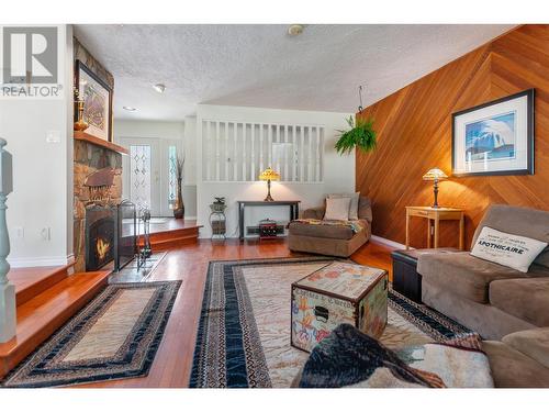 3575 Valleyview Road, Penticton, BC - Indoor Photo Showing Living Room With Fireplace