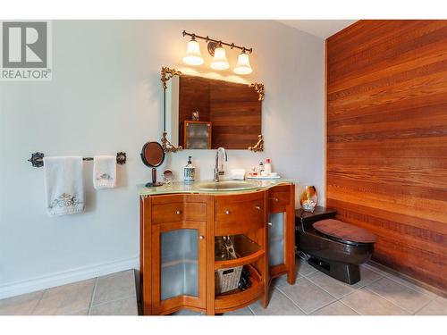 3575 Valleyview Road, Penticton, BC - Indoor Photo Showing Bathroom