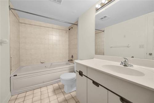 Bathroom - 1237 North Shore Boulevard E|Unit #201, Burlington, ON - Indoor Photo Showing Bathroom