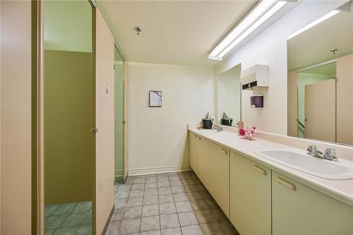 Amenity Washrooms - 1237 North Shore Boulevard E|Unit #201, Burlington, ON - Indoor Photo Showing Bathroom