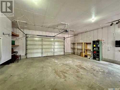 515 Lenore Drive, Saskatoon, SK - Indoor Photo Showing Garage