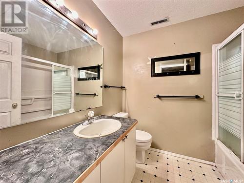 515 Lenore Drive, Saskatoon, SK - Indoor Photo Showing Bathroom
