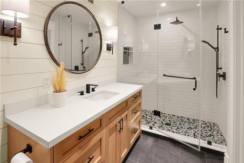 515 Ridge Road E, Grimsby, ON - Indoor Photo Showing Bathroom