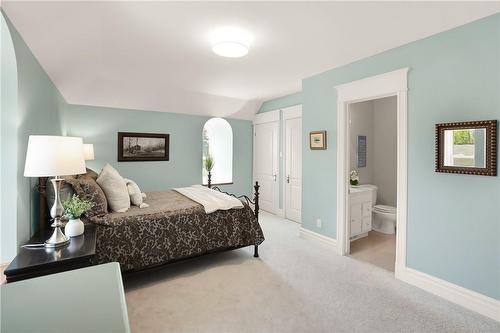 515 Ridge Road E, Grimsby, ON - Indoor Photo Showing Bedroom