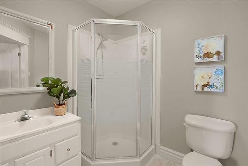 515 Ridge Road E, Grimsby, ON - Indoor Photo Showing Bathroom