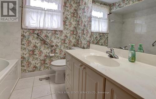 11 Ladbrooke Road, Toronto, ON - Indoor Photo Showing Bathroom